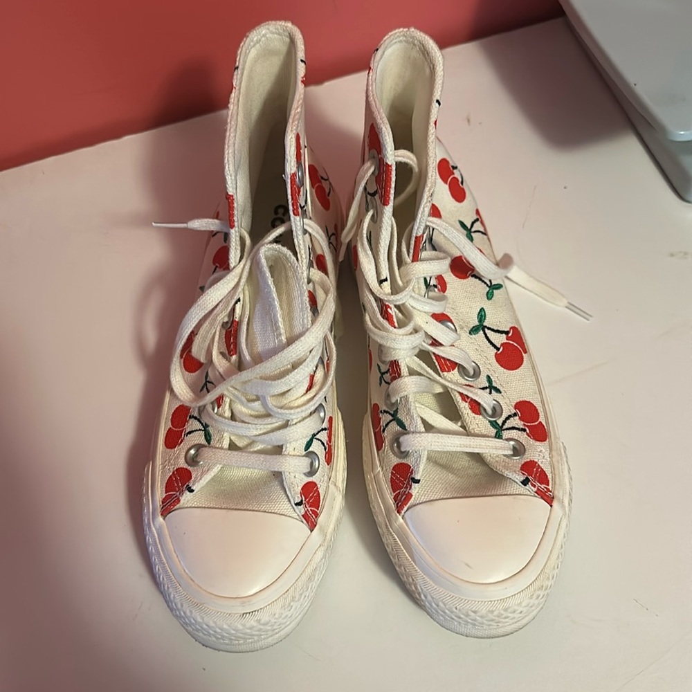 Woman converse